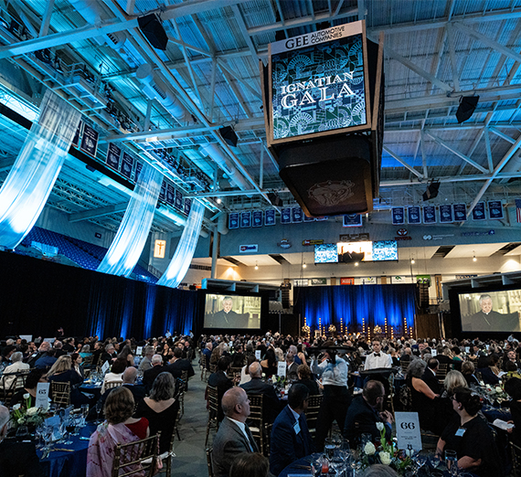 الرئيس ماكولو في مكتبه